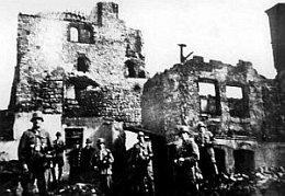 Niemieccy żołnierze na zamku w Będzinie