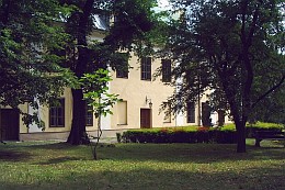 Pałac Mieroszewskich w Będzinie Gzichowie od strony parku (2004 rok)